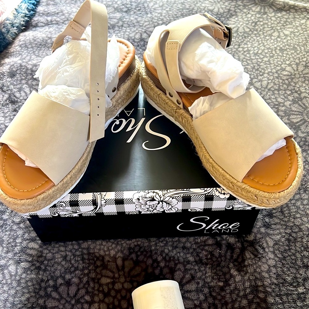 New Sandals 🎉 - Picture 3 of 4